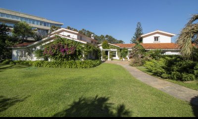 Casa en venta a pasos del mar LHO2581705