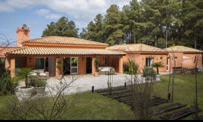 Espectacular casa toda reciclada con vista a la laguna -LHO4052689