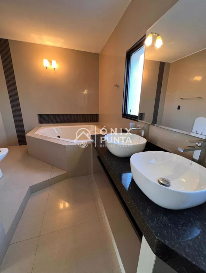 Casa ID.130 - Espectacular casa en Venta y alquiler anual en Carrasco 