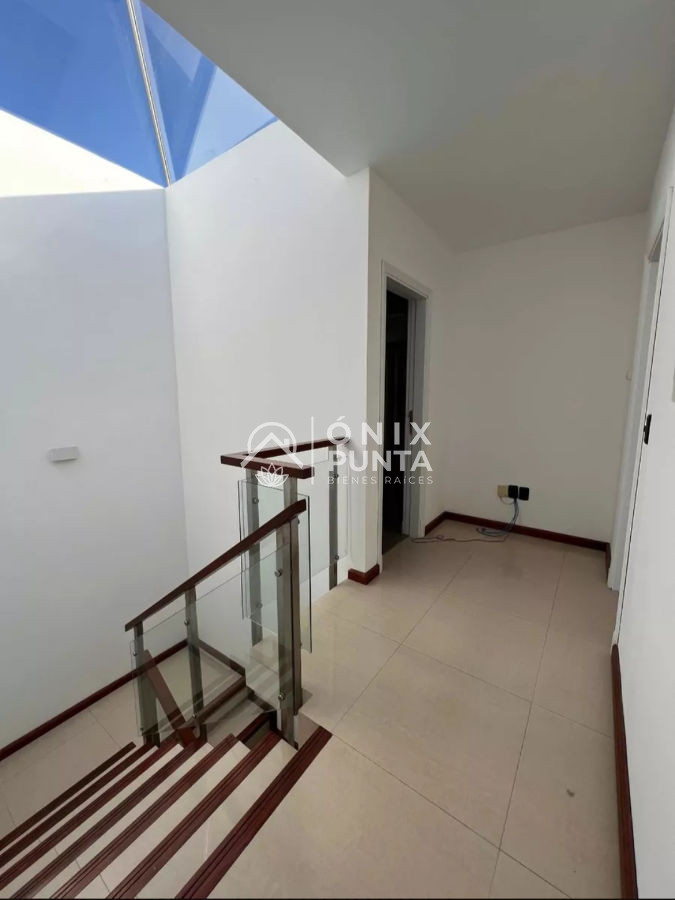 Casa ID.130 - Espectacular casa en Venta y alquiler anual en Carrasco 