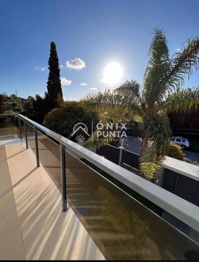 Casa ID.130 - Espectacular casa en Venta y alquiler anual en Carrasco 
