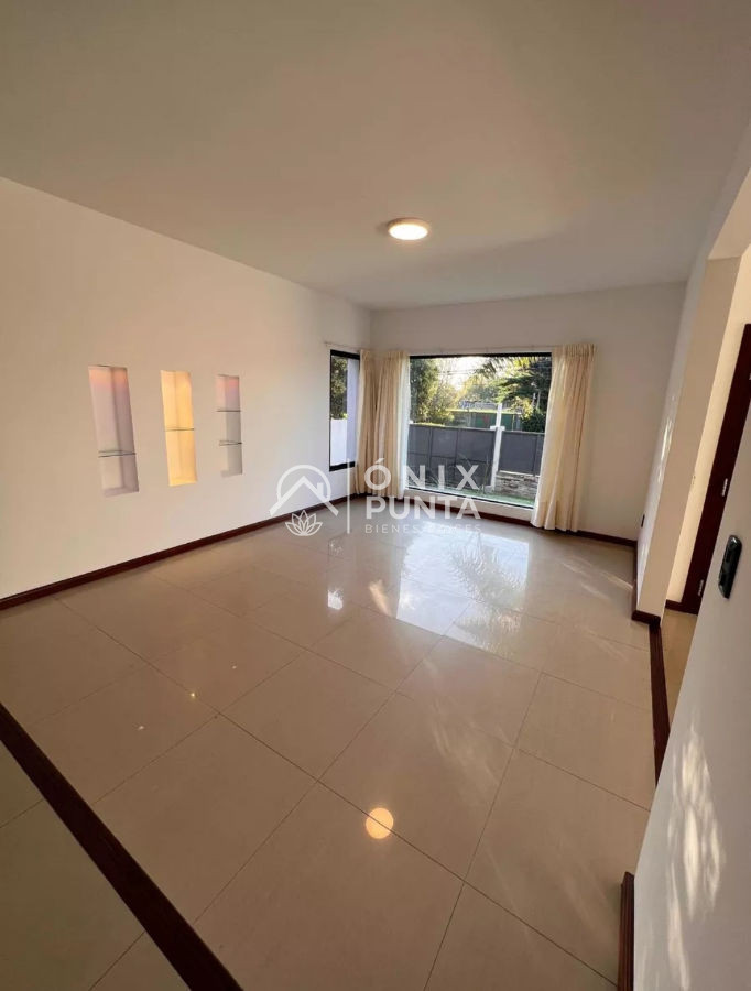 Casa ID.130 - Espectacular casa en Venta y alquiler anual en Carrasco 