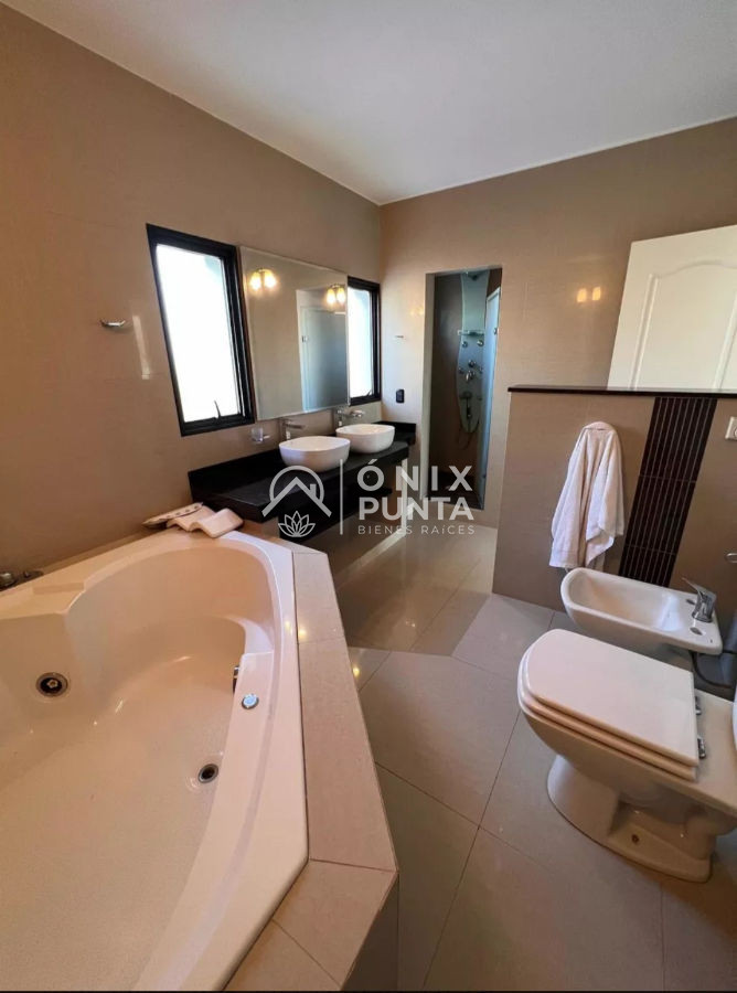 Casa ID.130 - Espectacular casa en Venta y alquiler anual en Carrasco 