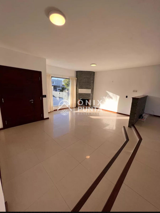 Casa ID.130 - Espectacular casa en Venta y alquiler anual en Carrasco 