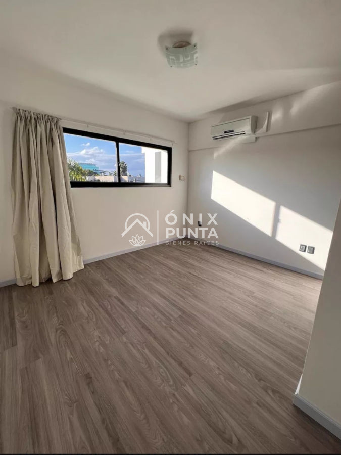 Casa ID.130 - Espectacular casa en Venta y alquiler anual en Carrasco 