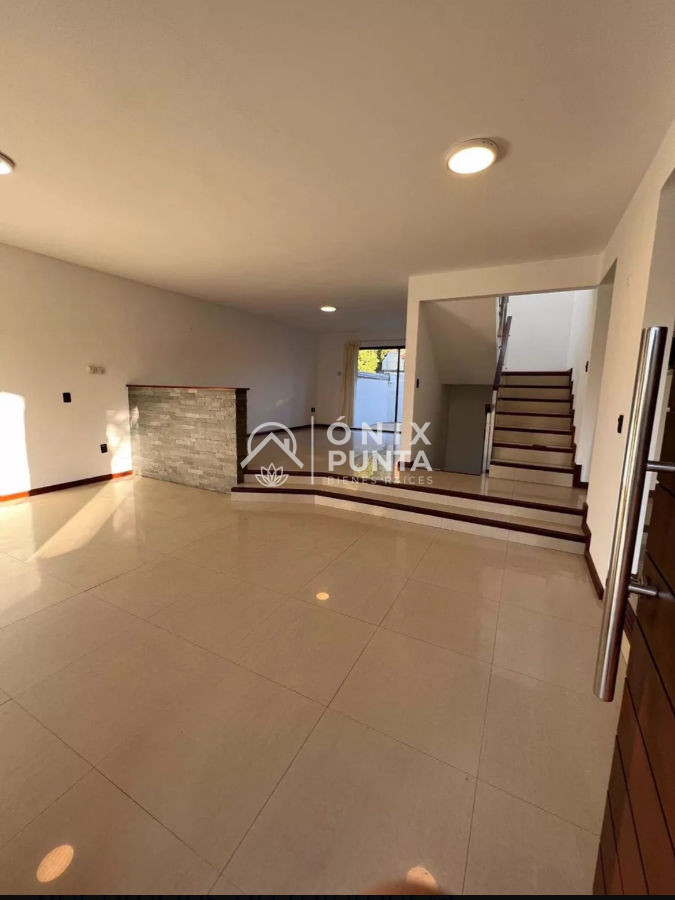 Casa ID.130 - Espectacular casa en Venta y alquiler anual en Carrasco 