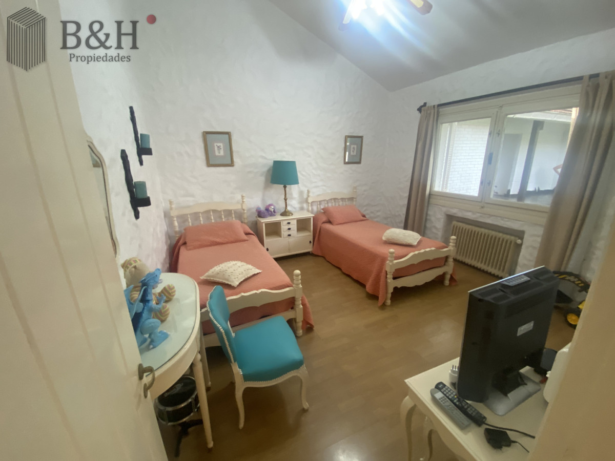 Casa ID.6603 - Gran construcción solida en dos lotes de gran altura en Playa Mansa