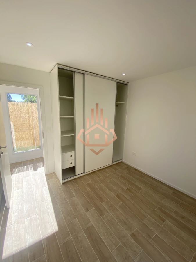 Casa luminosa orientada al norte con gran Jardin en zona Colegios