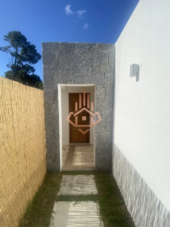 Casa luminosa orientada al norte con gran Jardin en zona Colegios