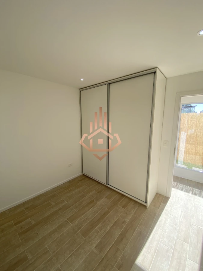 Casa luminosa orientada al norte con gran Jardin en zona Colegios