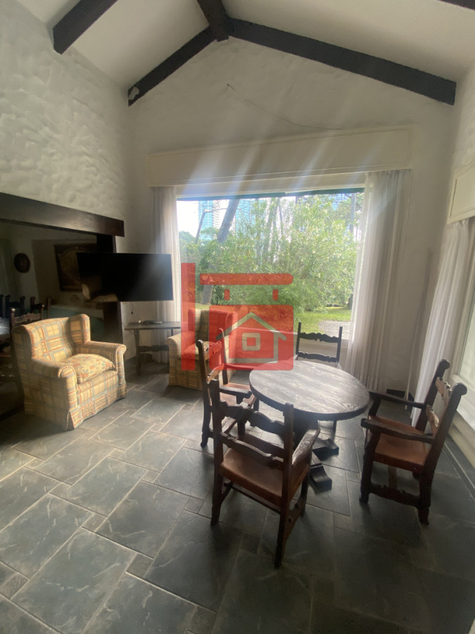 Casa ID.262 - Gran construcción solida en dos lotes de gran altura en Playa Mansa