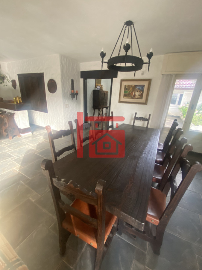 Casa ID.262 - Gran construcción solida en dos lotes de gran altura en Playa Mansa