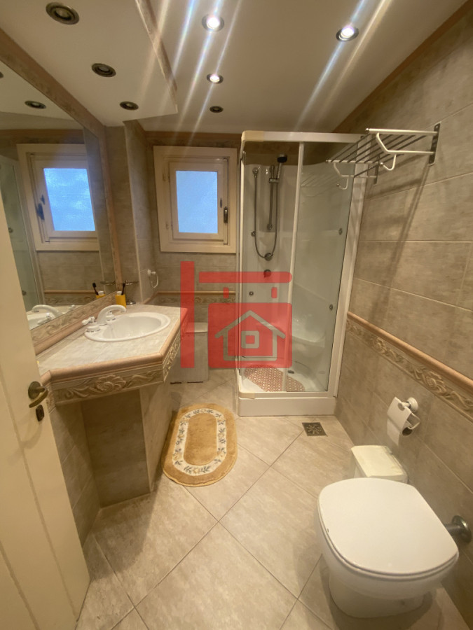 Casa ID.262 - Gran construcción solida en dos lotes de gran altura en Playa Mansa