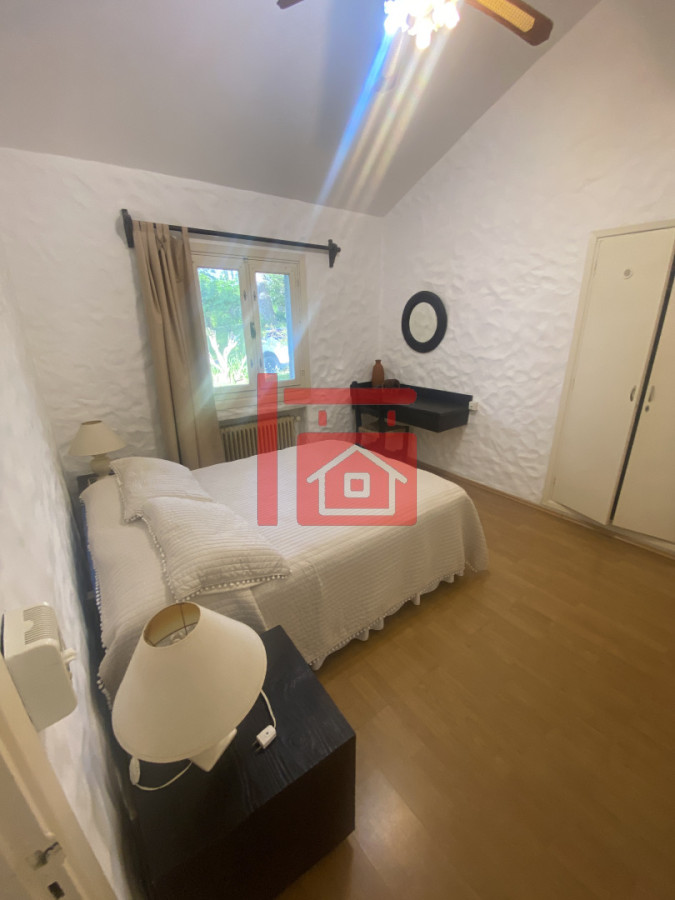 Casa ID.262 - Gran construcción solida en dos lotes de gran altura en Playa Mansa