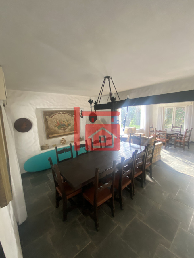 Casa ID.262 - Gran construcción solida en dos lotes de gran altura en Playa Mansa