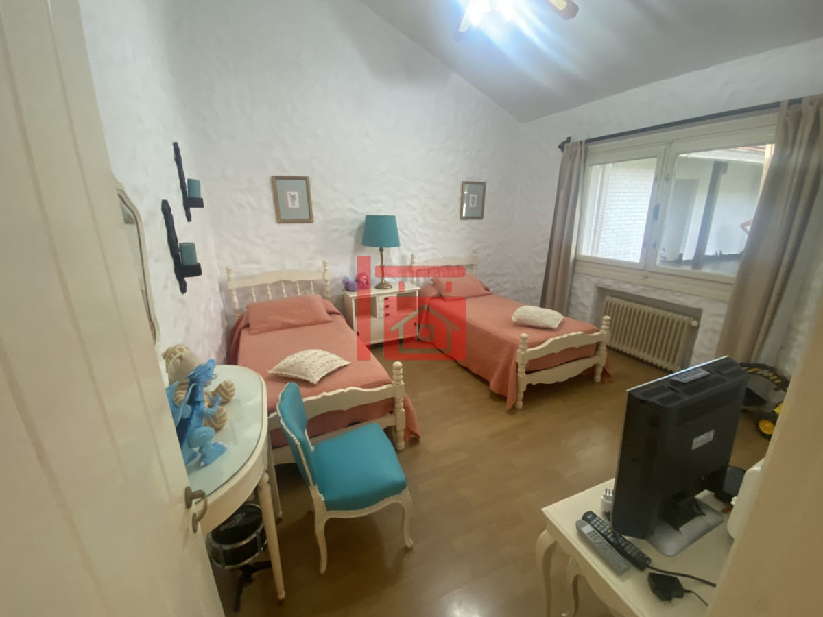 Casa ID.262 - Gran construcción solida en dos lotes de gran altura en Playa Mansa