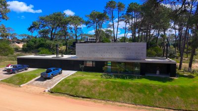 Espectacular casa de gran porte en Reserva de Montoya 