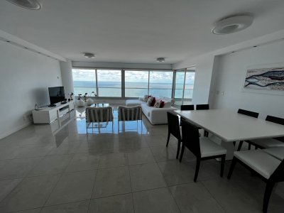 Apartamento en Le Parc, piso alto, 3 suites más dependencia