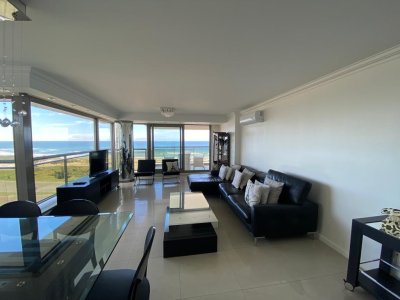 Playa Brava, 3 dormitorios y servicio