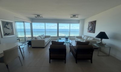 Apartamento en Le Parc, 3 suites más dependencia