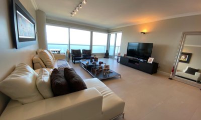 Piso alto en Le Parc, 2 suites más dependencia, 3 garages