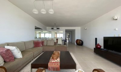 Apartamento en Le Parc, piso alto central