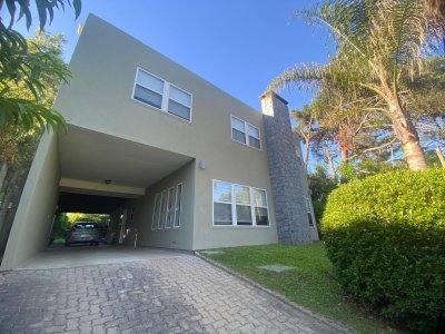 Rincon del Indio, casa en alquiler con piscina