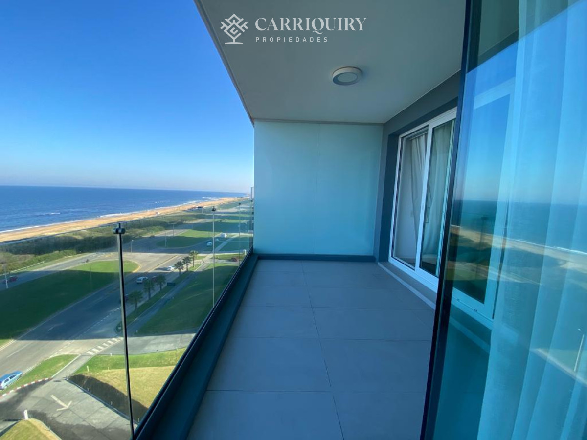 Apartamento ID.7820/Apartamento-en-torre-de-lujo - Lujosa planta sobre la primera línea al mar.