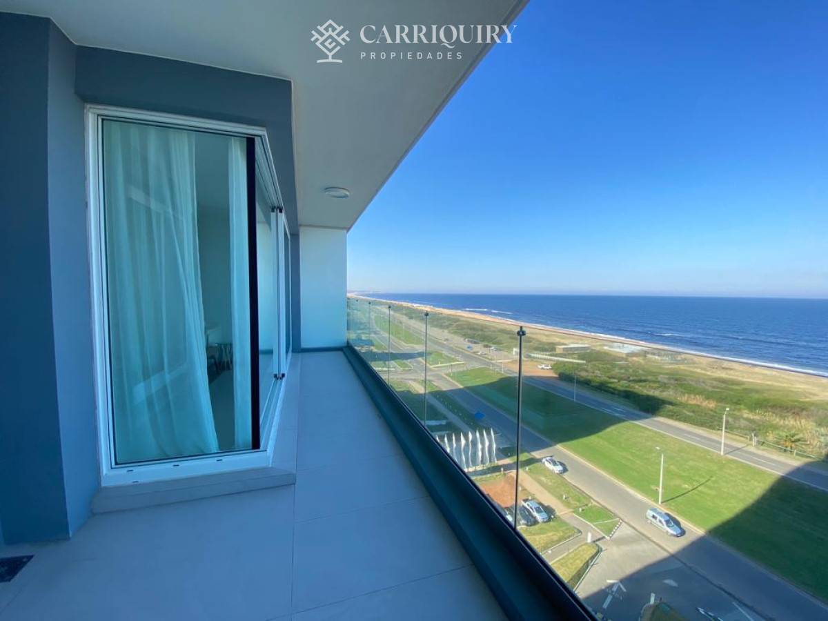Apartamento ID.7820/Apartamento-en-torre-de-lujo - Lujosa planta sobre la primera línea al mar.