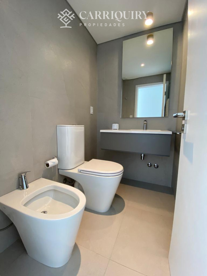 Apartamento ID.7820/Apartamento-en-torre-de-lujo - Lujosa planta sobre la primera línea al mar.