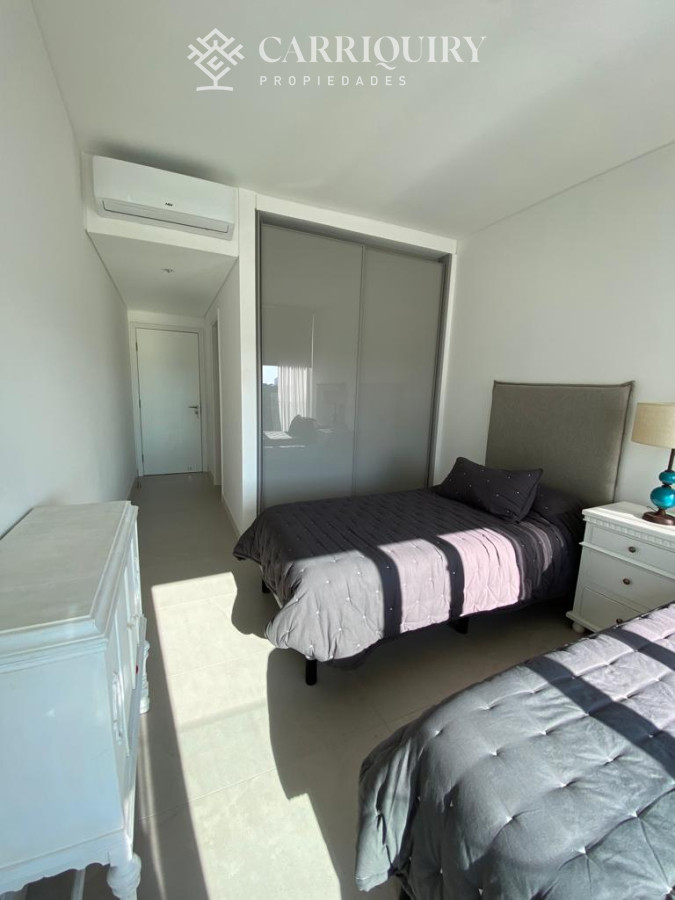 Apartamento ID.7820/Apartamento-en-torre-de-lujo - Lujosa planta sobre la primera línea al mar.