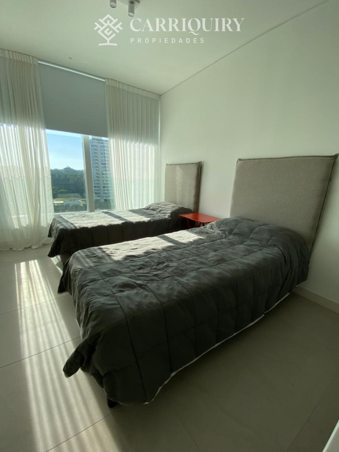 Apartamento ID.7820/Apartamento-en-torre-de-lujo - Lujosa planta sobre la primera línea al mar.