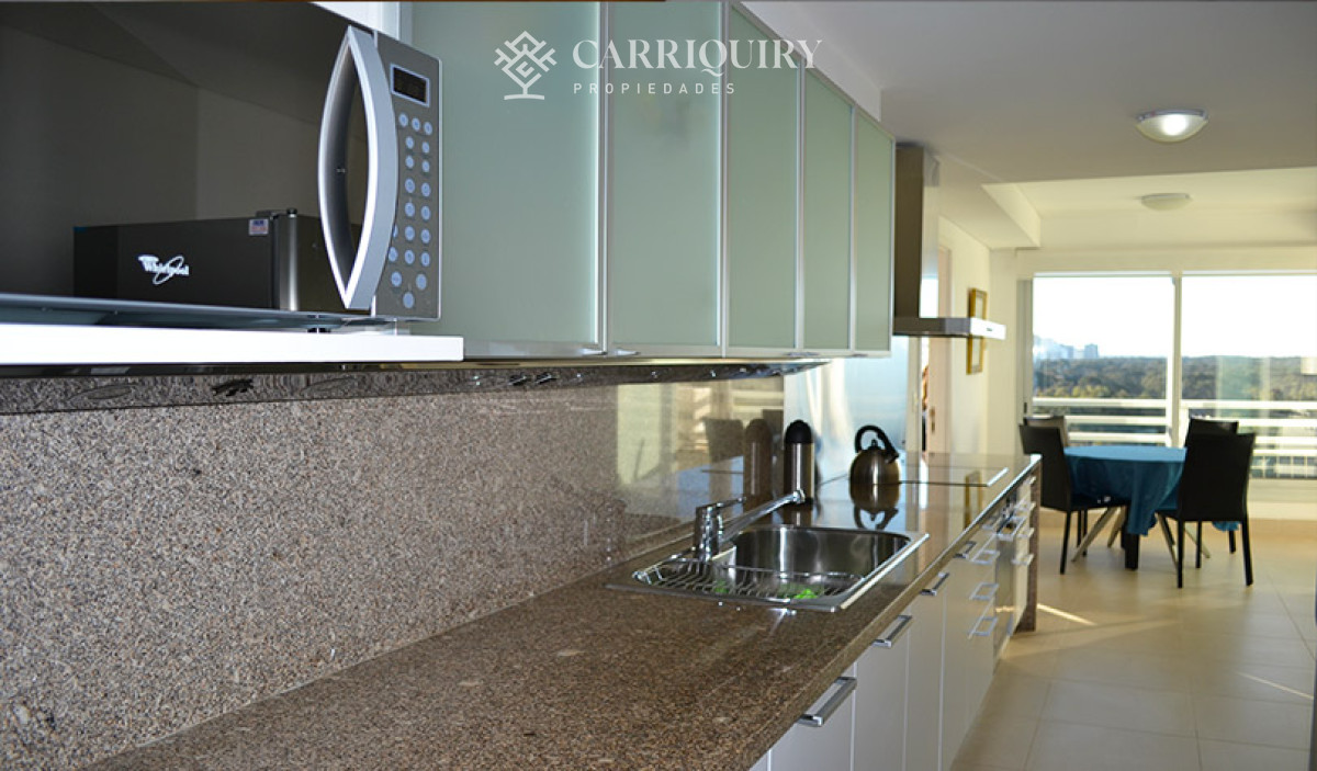 Apartamento ID.8284/ESQUINERO-4-DORMITORIOS-EN-SUITE-PISO-ALTO-EN-VENTA-TORRE-ONE- - Apartamento en Punta del Este, Brava