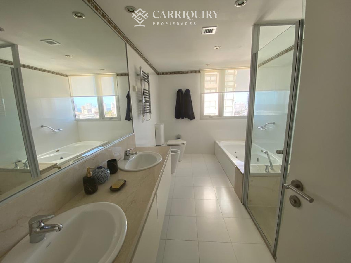 Apartamento ID.8284/ESQUINERO-4-DORMITORIOS-EN-SUITE-PISO-ALTO-EN-VENTA-TORRE-ONE- - Apartamento en Punta del Este, Brava
