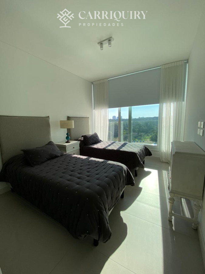 Apartamento ID.7820/Apartamento-en-torre-de-lujo - Lujosa planta sobre la primera línea al mar.