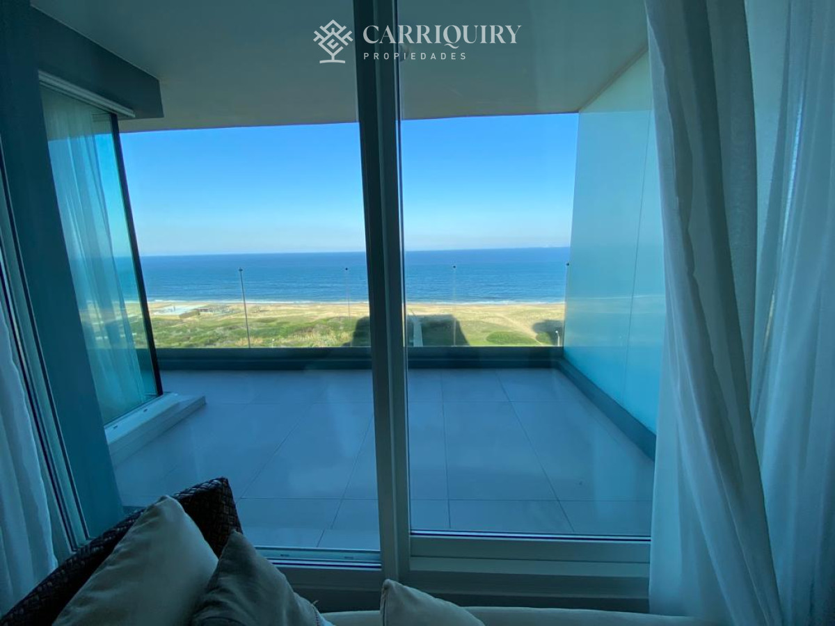 Apartamento ID.7820/Apartamento-en-torre-de-lujo - Lujosa planta sobre la primera línea al mar.