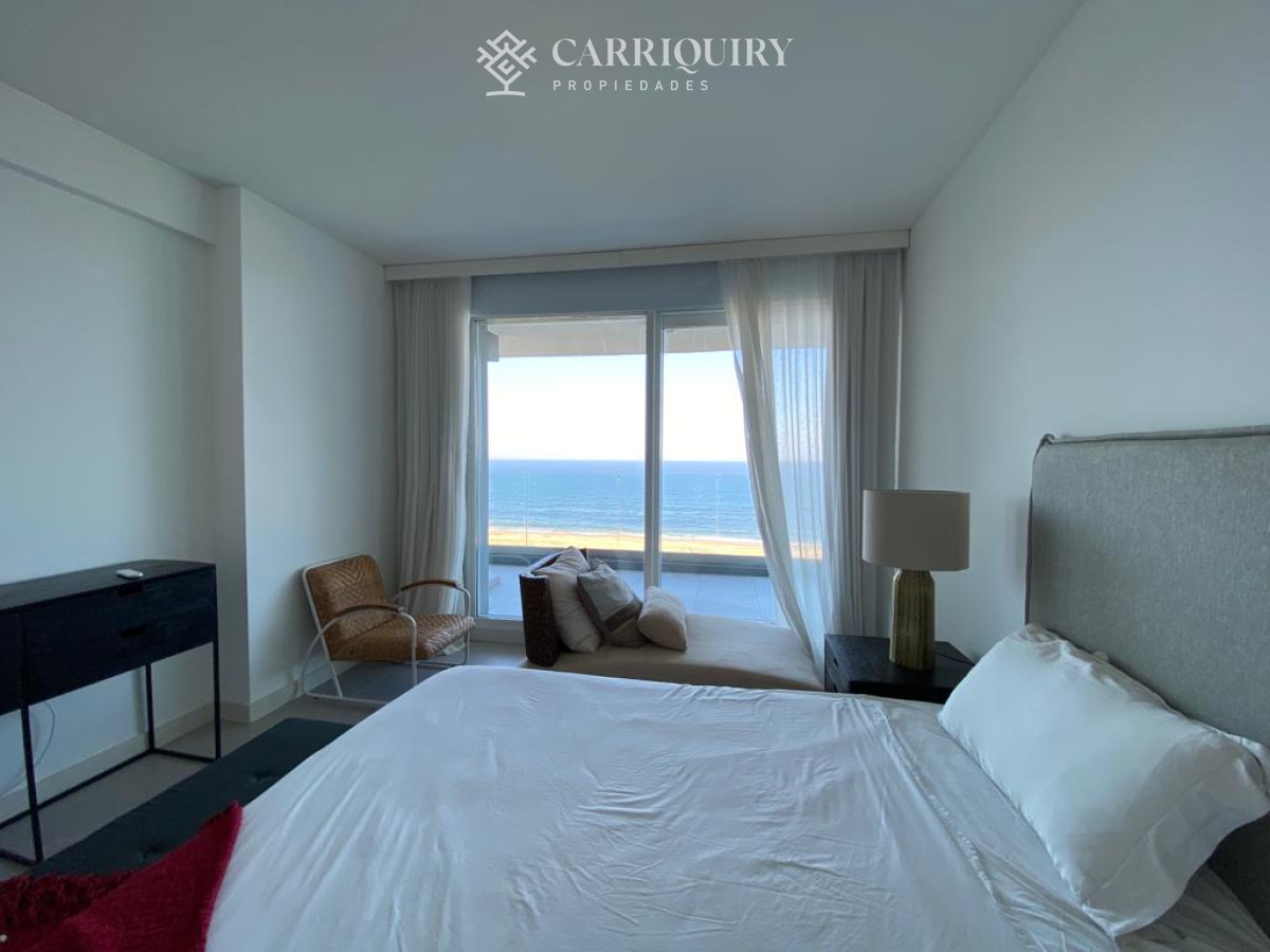 Apartamento ID.7820/Apartamento-en-torre-de-lujo - Lujosa planta sobre la primera línea al mar.