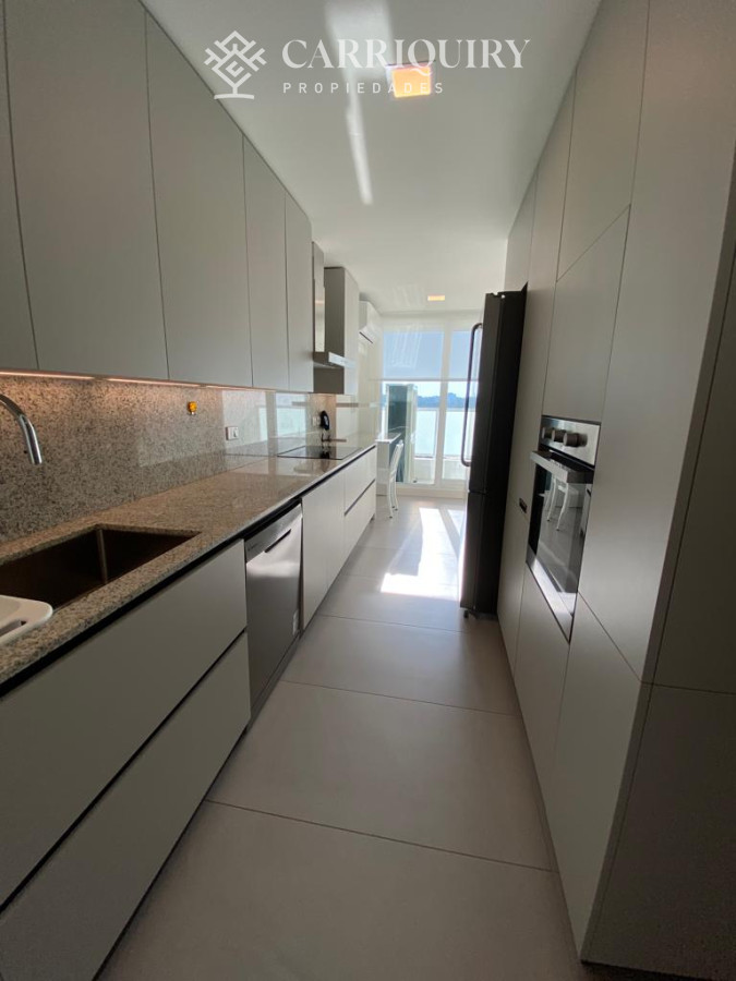 Apartamento ID.7820/Apartamento-en-torre-de-lujo - Lujosa planta sobre la primera línea al mar.