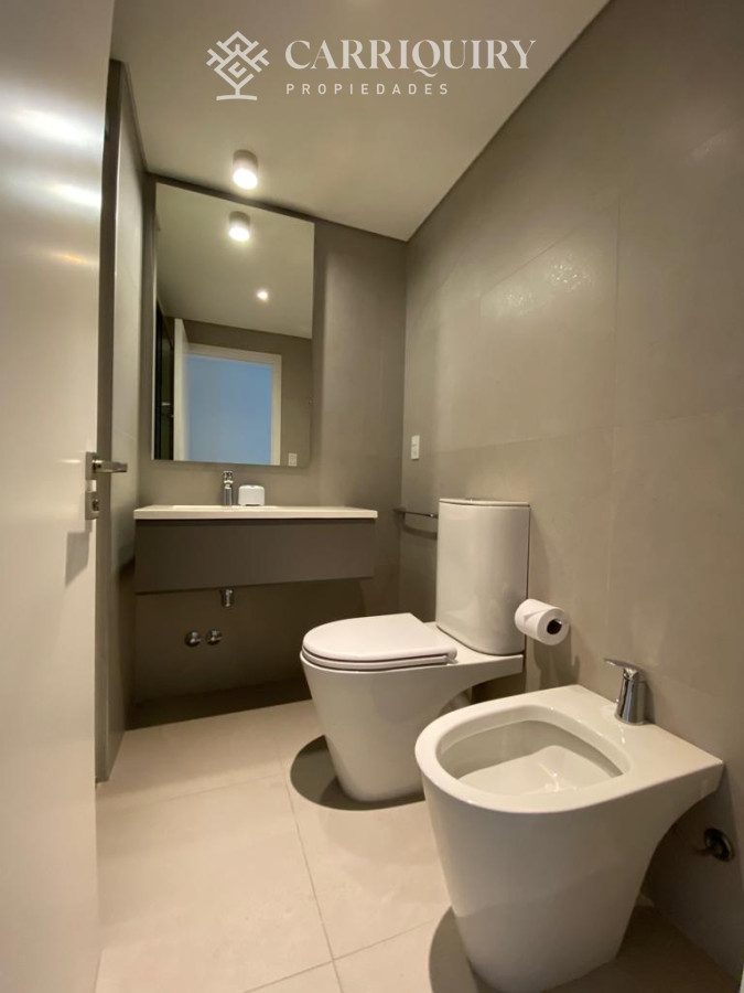 Apartamento ID.7820/Apartamento-en-torre-de-lujo - Lujosa planta sobre la primera línea al mar.