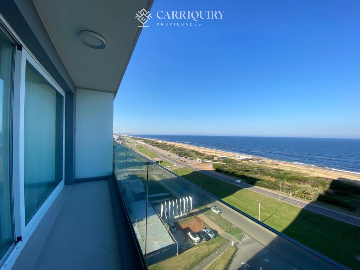 Apartamento ID.7820/Apartamento-en-torre-de-lujo - Lujosa planta sobre la primera línea al mar.