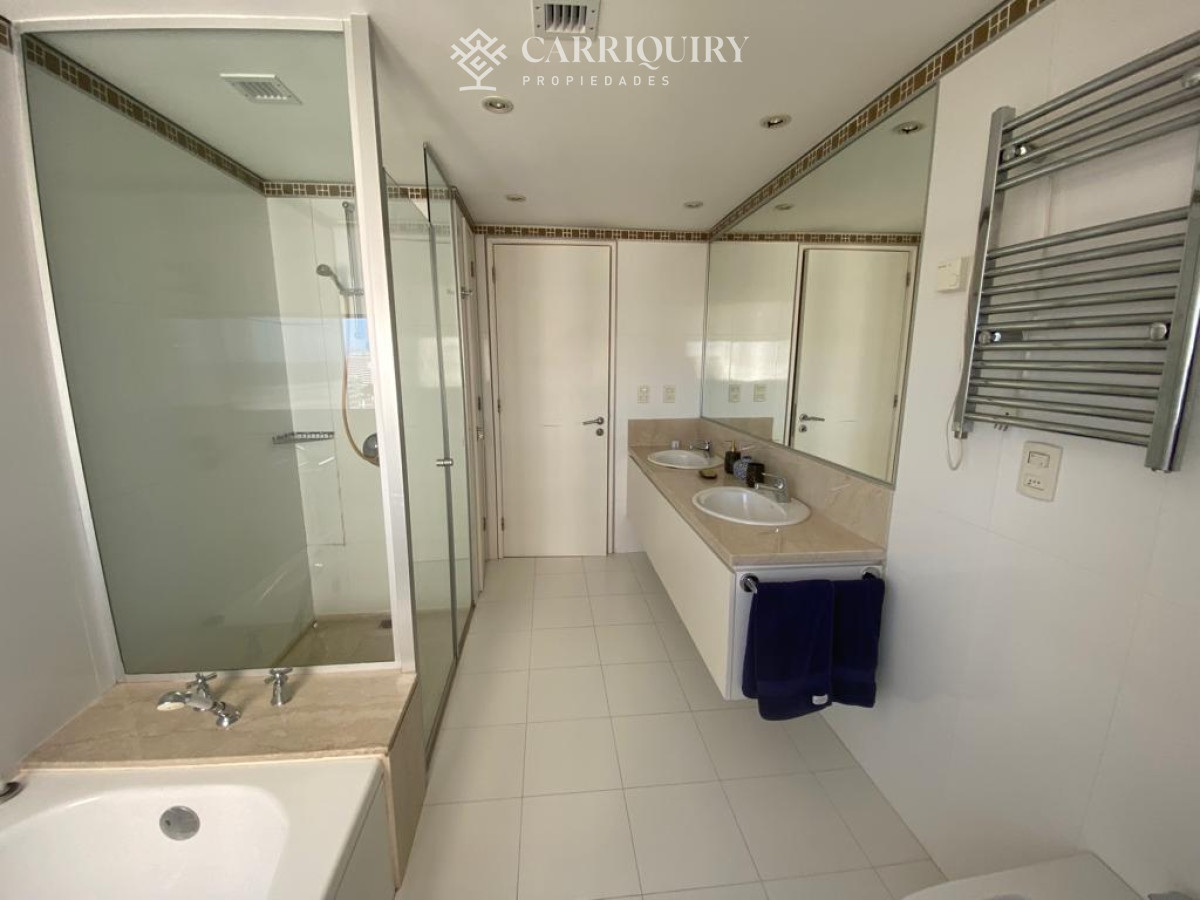 Apartamento ID.8284/ESQUINERO-4-DORMITORIOS-EN-SUITE-PISO-ALTO-EN-VENTA-TORRE-ONE- - Apartamento en Punta del Este, Brava