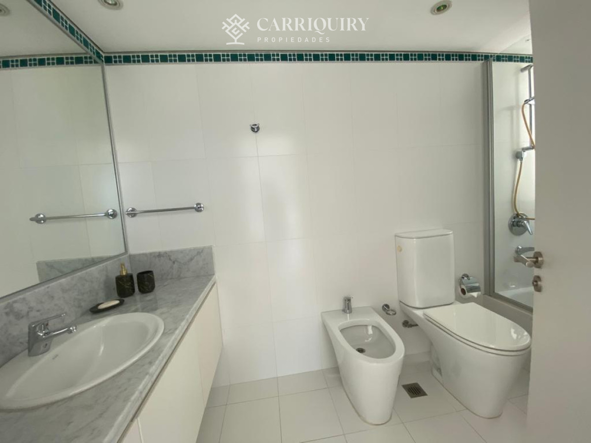 Apartamento ID.8284/ESQUINERO-4-DORMITORIOS-EN-SUITE-PISO-ALTO-EN-VENTA-TORRE-ONE- - Apartamento en Punta del Este, Brava