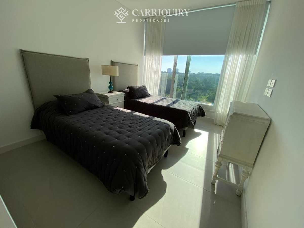 Apartamento ID.7820/Apartamento-en-torre-de-lujo - Lujosa planta sobre la primera línea al mar.