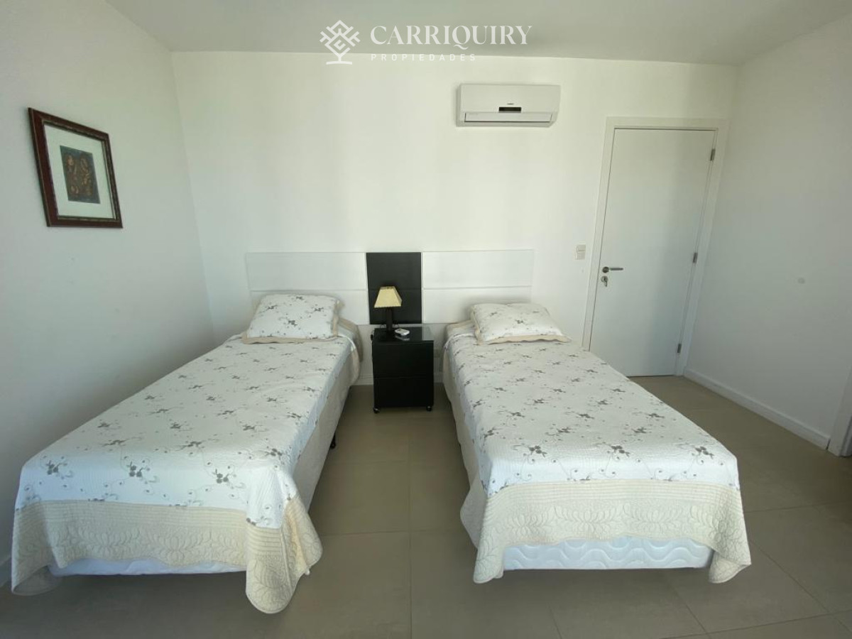 Apartamento ID.8284/ESQUINERO-4-DORMITORIOS-EN-SUITE-PISO-ALTO-EN-VENTA-TORRE-ONE- - Apartamento en Punta del Este, Brava