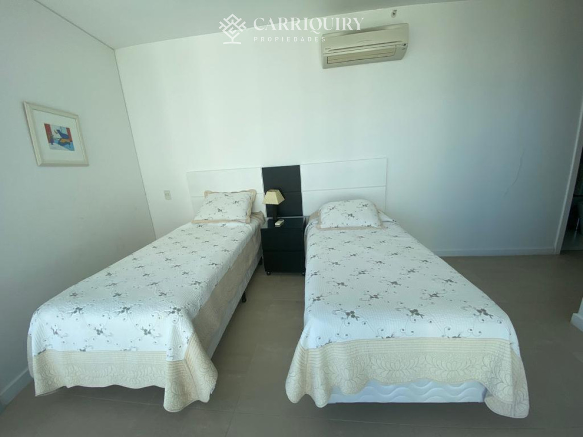 Apartamento ID.8284/ESQUINERO-4-DORMITORIOS-EN-SUITE-PISO-ALTO-EN-VENTA-TORRE-ONE- - Apartamento en Punta del Este, Brava