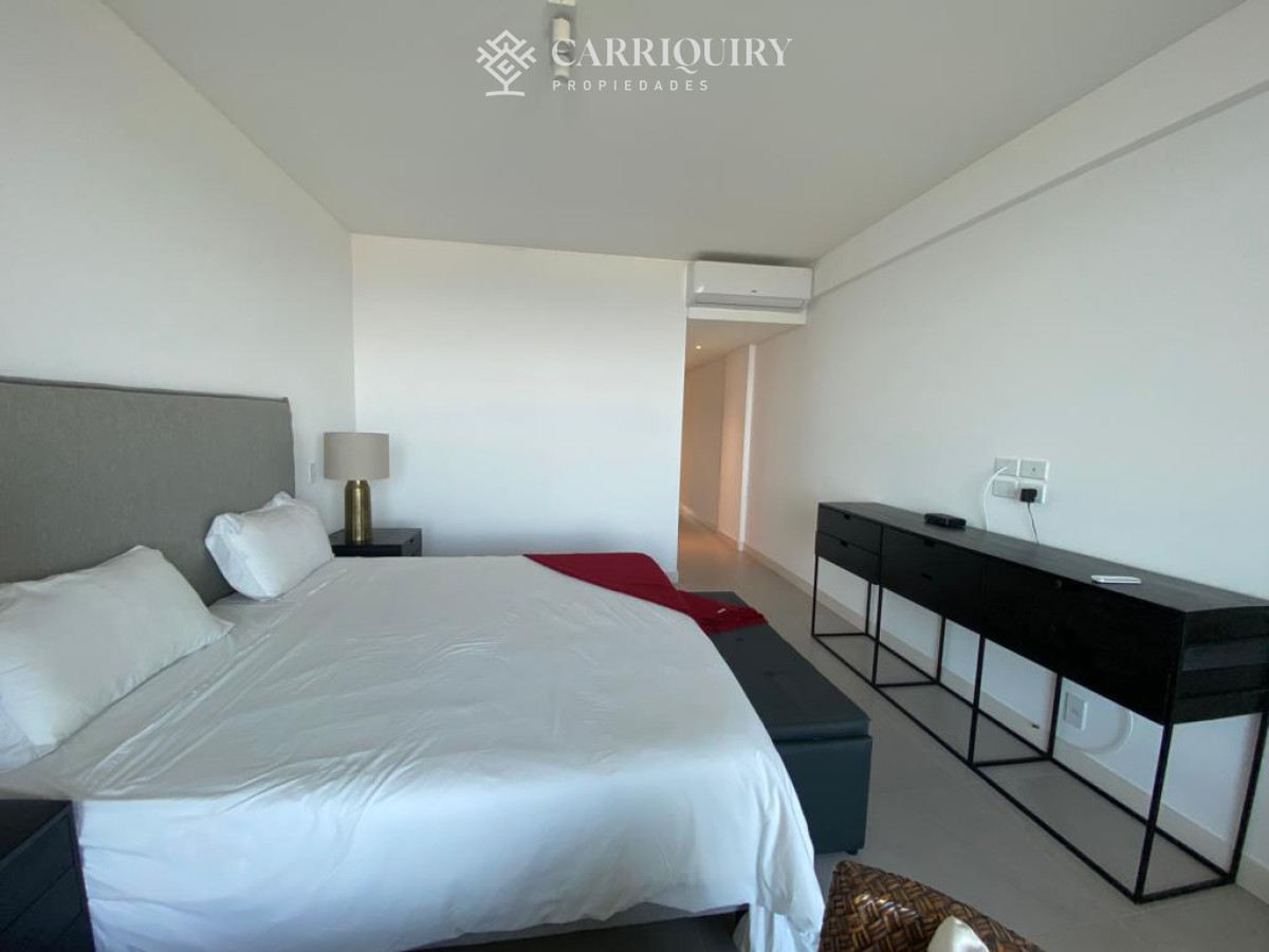 Apartamento ID.7820/Apartamento-en-torre-de-lujo - Lujosa planta sobre la primera línea al mar.