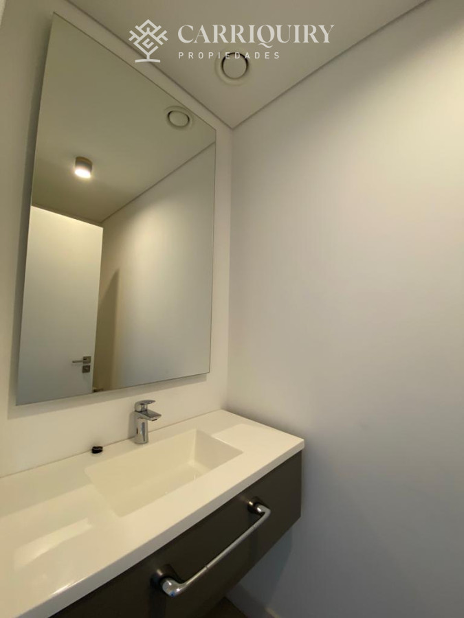 Apartamento ID.7820/Apartamento-en-torre-de-lujo - Lujosa planta sobre la primera línea al mar.