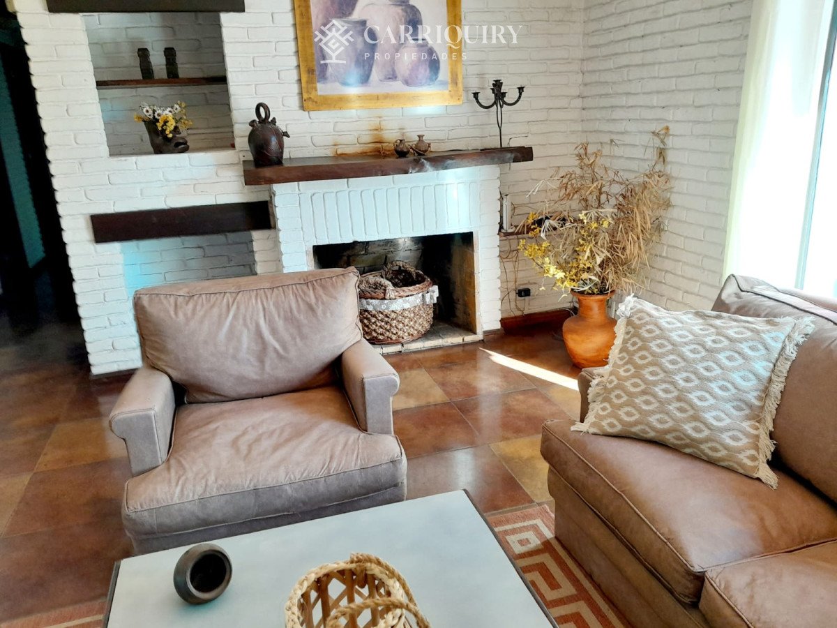 Casa ID.6583/OPORTUNIDAD-!!!-Casa-en-venta-de-2-dormitorios-en-Parque-Pinares--Punta-del-Este - Chalet en Pinares 