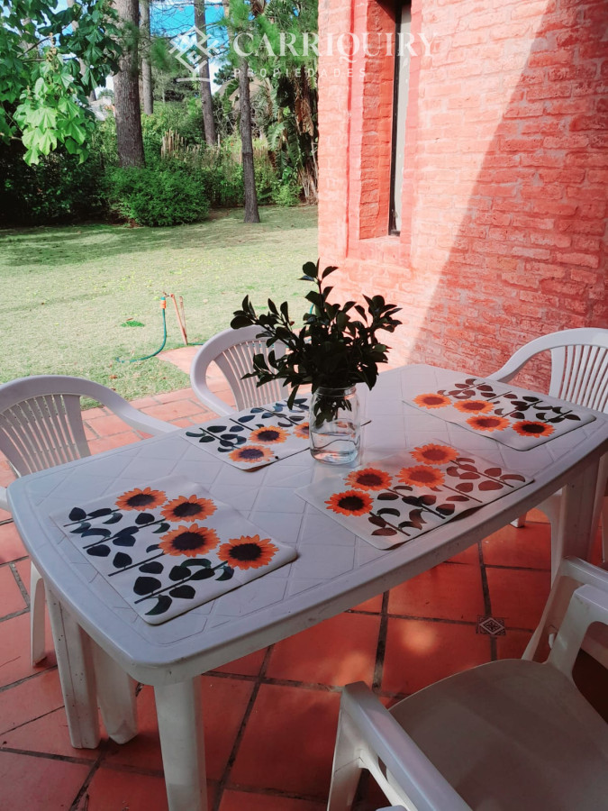 Casa ID.6583/OPORTUNIDAD-!!!-Casa-en-venta-de-2-dormitorios-en-Parque-Pinares--Punta-del-Este - Chalet en Pinares 