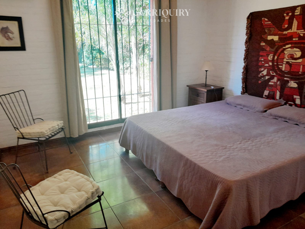 Casa ID.6583/OPORTUNIDAD-!!!-Casa-en-venta-de-2-dormitorios-en-Parque-Pinares--Punta-del-Este - Chalet en Pinares 